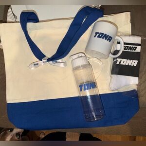 Tona Blue and White Tote pr set